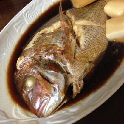 実家からたくさんの魚が届き、食べ方に困っていたところ、このレシピのおかげでとても助かりました。甘辛く煮付けた魚は美味しいですね！